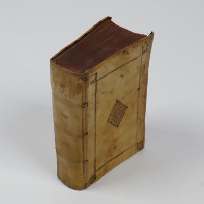 De Magorum Daemonomania. Vom Aüßgelasnen Wütigen Teüffelsheer Allerhand Zauberern Hexen vnnd Hexenmeistern Unholden Teuffelsbeschwerern Warsagern Schwartzkünstlern Vergifftern Augenverblendern /c. Wie die vermög aller Recht erkant eingetrieben gehindert erkündigt erforscht Peinlich ersucht vnd gestrafft werden sollen. Gegen des Herrn Doctor J. Wier Buch von der Geister verführungen durch den Edlen und Hochgelehrten Hern Johann Bodin...